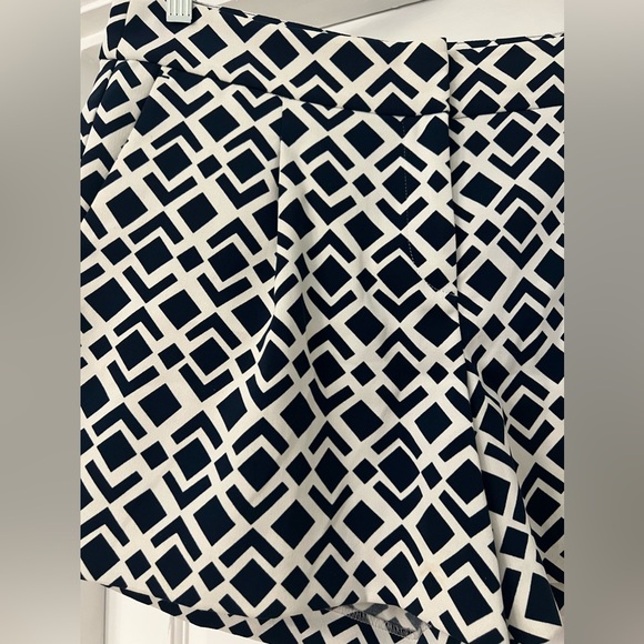 Ann Taylor Blue and White Patterned High Waisted Shorts Size 8 - Picture 7 of 8
